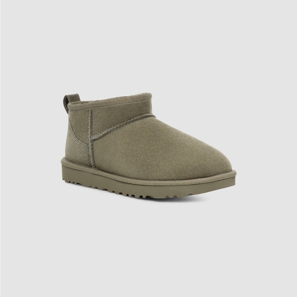 Uggs Ultra Mini Moss Green - size 9 NWT
